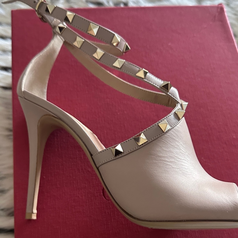 Valentino Taupe Rockstud Women's Heels - Picture 6 of 7